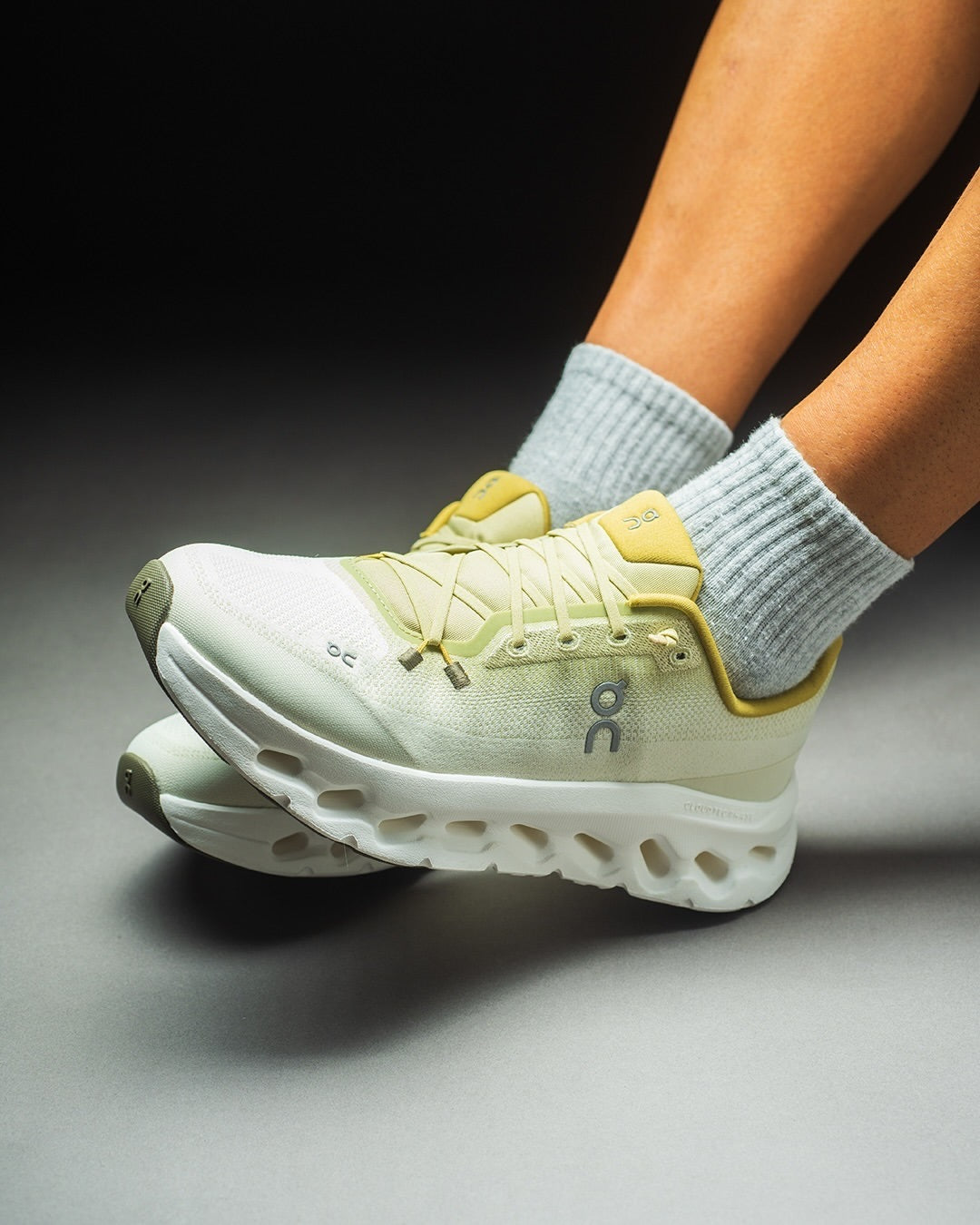 On Running Cloudtilt Caper Ghost