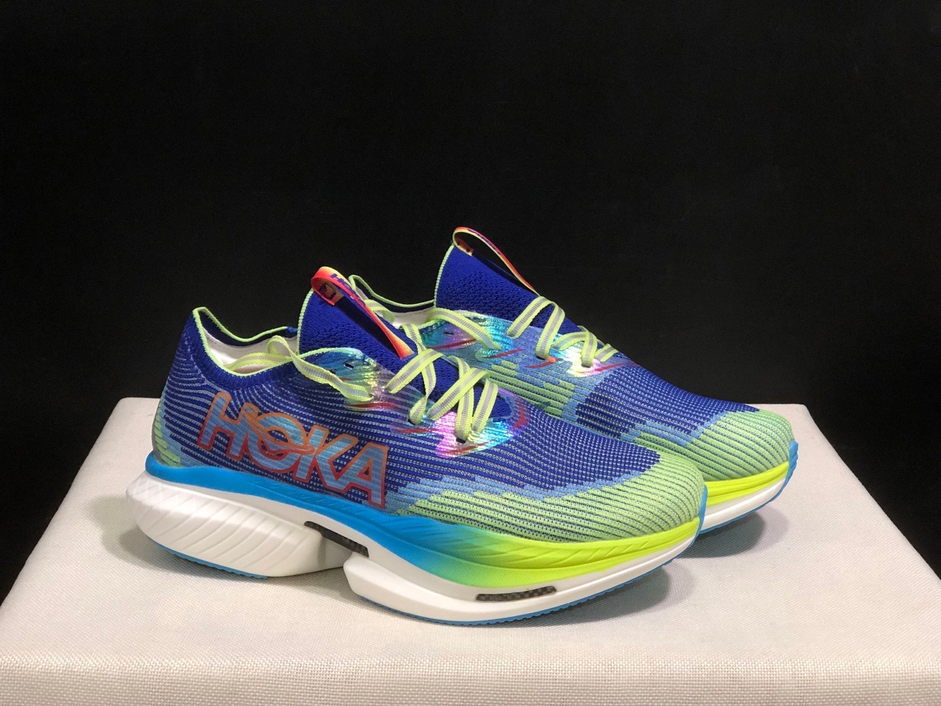 HOKA ONE ONE CIELO X1