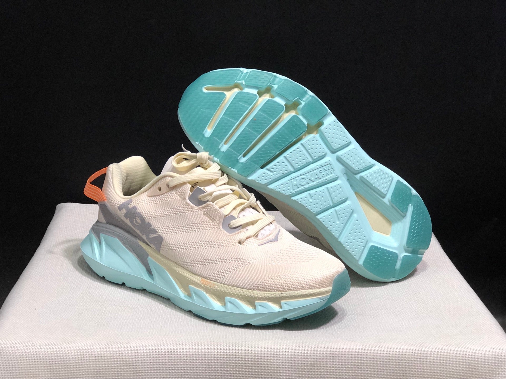 HOKA ONE ONE Elevon 2